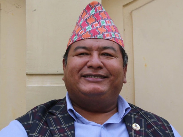 किसान श्रेष्ठलाई आयोगले सोध्यो स्पष्टीकरण, फ्री भिसा फ्री टिकेटमा विदेश पठाइदिने भनेर प्रलोभन देखाएको हो ?